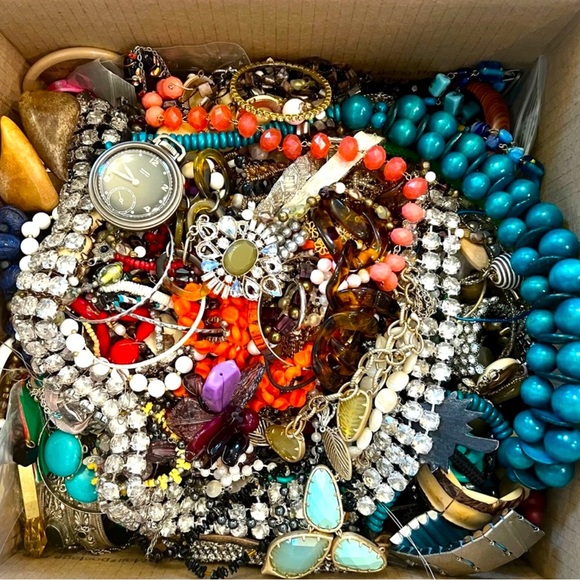 2 LBs UNSEARCHED Gold Silver Tone Jewelry Lot~ Bulk Reseller Mix / Mystery Bling - Picture 4 of 12